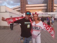 Polští fanoušci Marcin a Karolina Czappovi přijeli do Ostravy podpořit svůj tým při návratu do elitní skupiny mistrovství světa. Foto: Petra Běnková