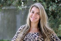 „Moje dětství bylo postavené na tom, že nás máma moc neřešila,“ říká Veronika Blahovská. Foto: Ludvík Hradilek, Deník N