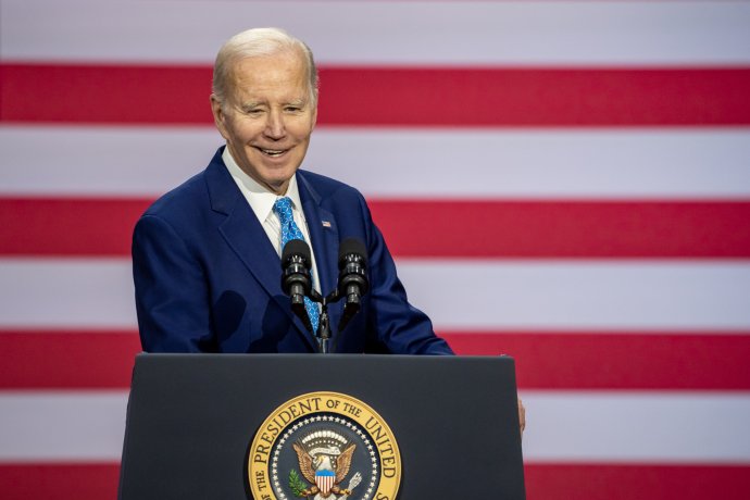 Americký prezident Joe Biden bojuje v těchto dnech o možnost usilovat i o druhé volební období. Část demokratů jej vyzývá, aby kvůli svému zdravotnímu stavu odstoupil z kampaně, Biden to odmítá. Foto: Hannah Foslien, Bílý dům, Flickr