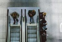 Online svět je pro teenagery typicky doplněk offline světa, ne jeho náhrada, říká Šmahel. Foto: Shane Rounce, Unsplash