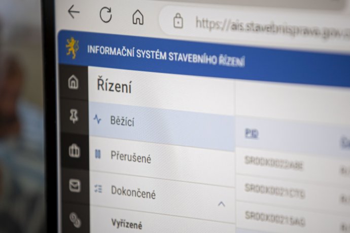 Chaotický, příliš svazující. Těmito slovy úřednice z Nového Města na Moravě a Uherského Brodu Deníku N dříve popsaly nový systém stavebního řízení spuštěný loni v létě. Foto: Gabriel Kuchta, Deník N
