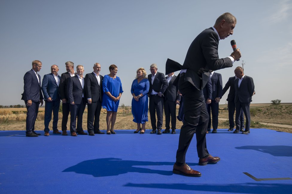 Lídři hnutí ANO se svým šéfem na zahájení ostré fáze kampaně ve Znojmě. Foto: Gabriel Kuchta, Deník N