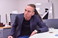 Předseda Pirátů Ivan Bartoš krátce po oznámení výsledků krajských voleb. Foto: Ivana Kozáková, Deník N