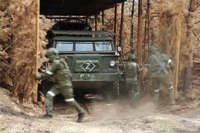 Ruský raketomet Uragan s posádkou. Foto: ČTK / AP / Uncredited