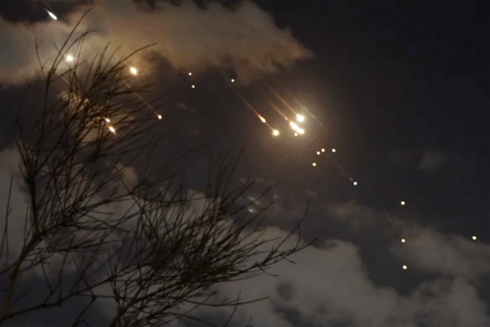 Izraelská obrana sestřeluje íránské rakety. Foto: ČTK