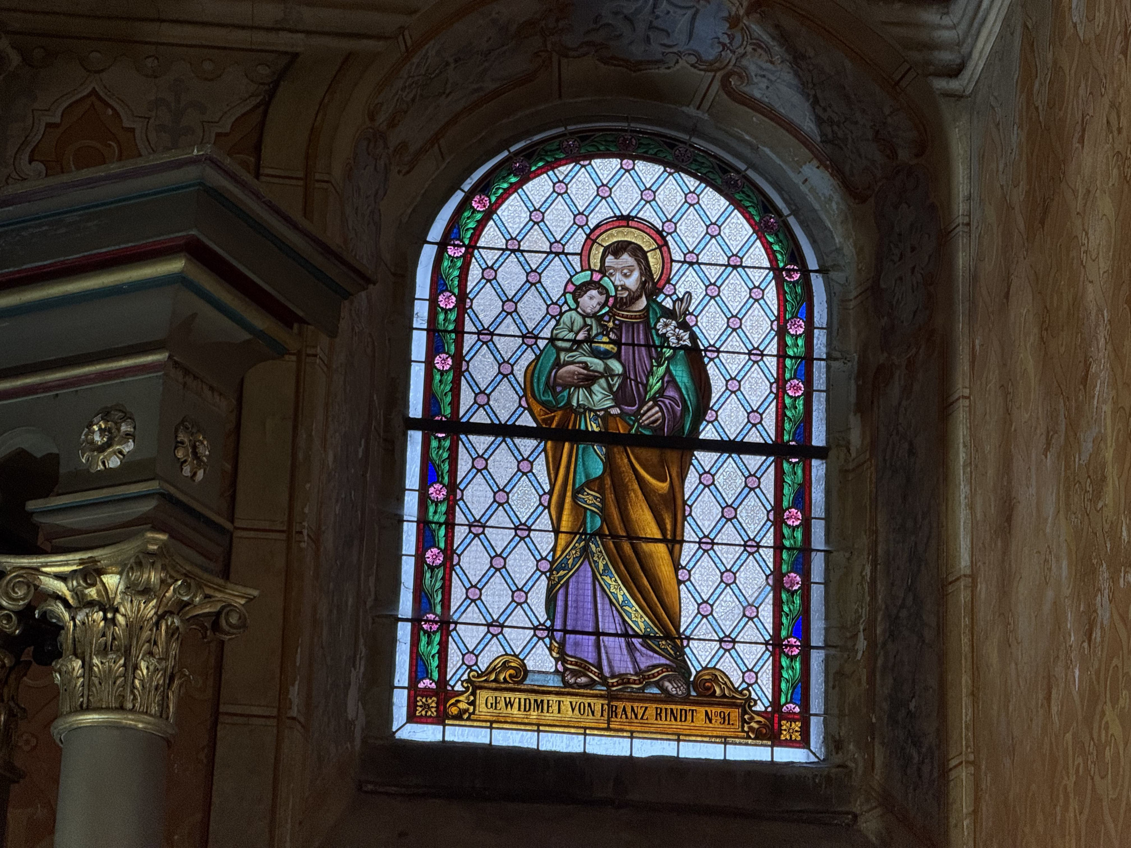 Církve mluví o tichém návratu mladých k&nbsp;víře. Statistiky ukazují jiný obraz