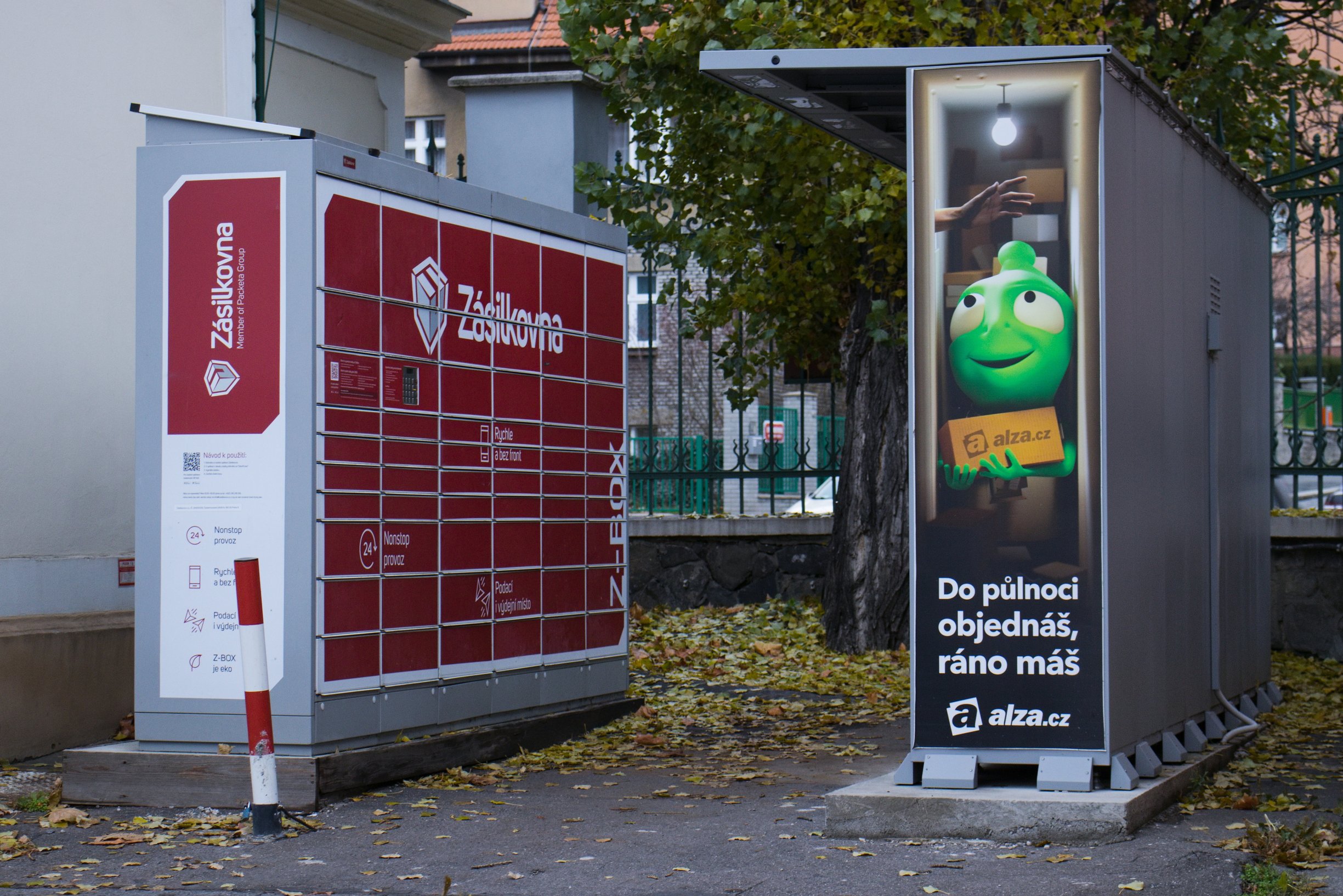 Kde domov můj? Vedle výdejního boxu. Česko se proměnilo v jeden velký balíkomat.