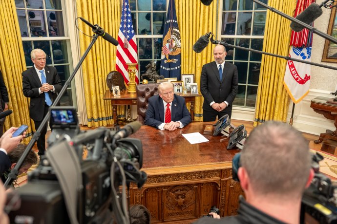 Z evropských lídrů Trumpa tento týden v Bílém domě navštívil francouzský prezident Emmanuel Macron. Foto: Ludovic Marin, AP / ČTK