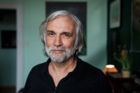 Psycholog Jan Šikl říká, že vztah mezi matkou a dcerou je jeden z nejčastějších problémů, které v terapii s klientkami řeší. Foto: Jakub Plíhal, Deník N