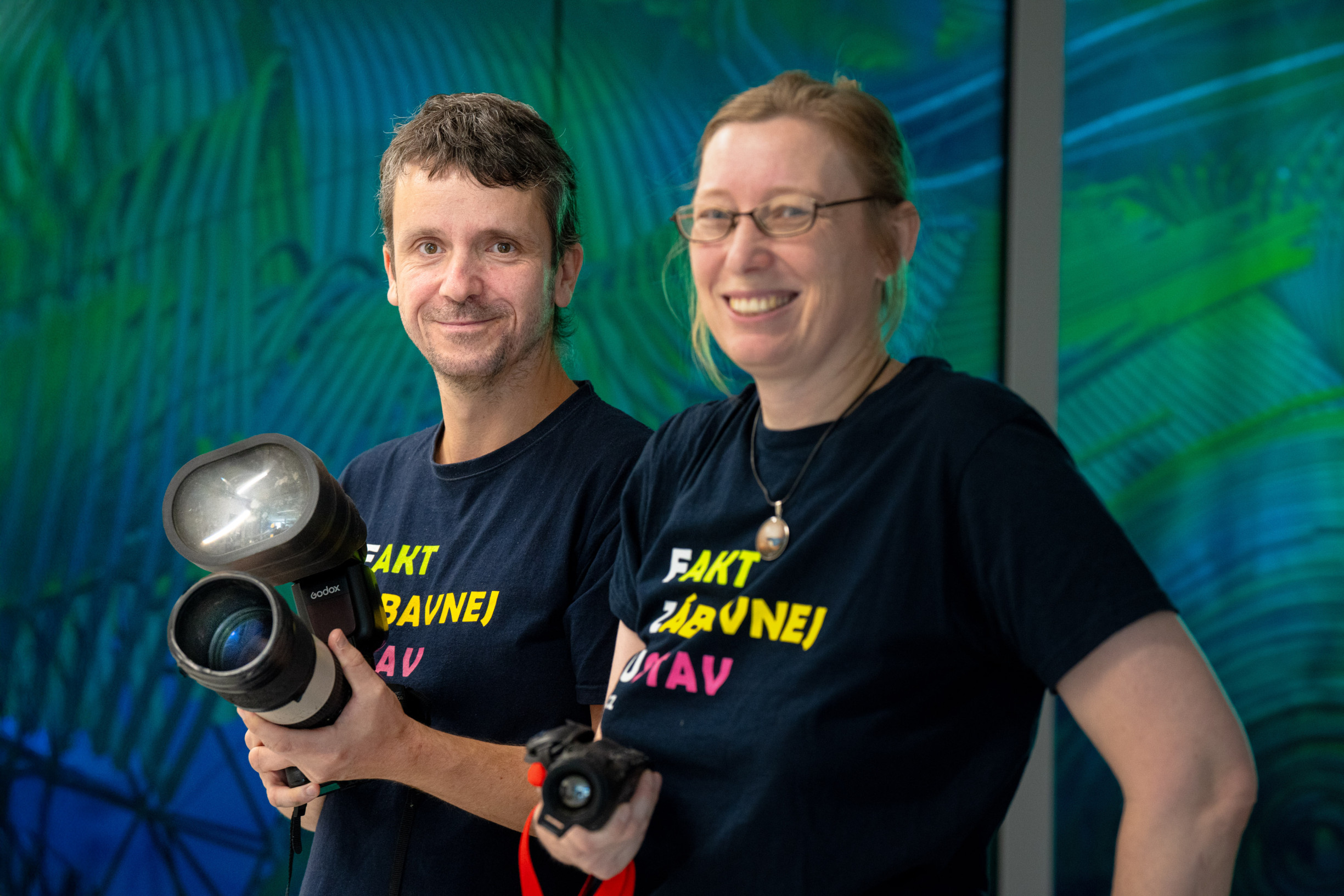 „Chci vidět další galaxii, mlhovinu, hvězdokupu. A další zvíře!“ Astronomický pár zkoumá vesmír a počítá faunu