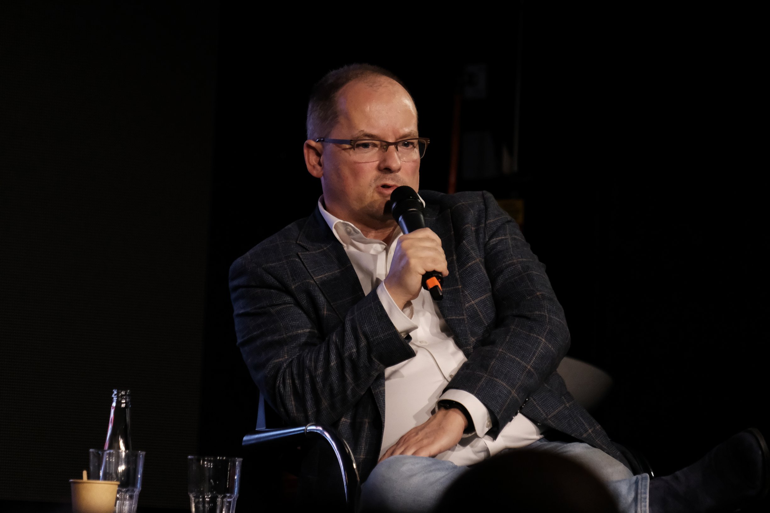 Zaskočení Motoristé a SPD chtějí hasit rozpočtový požár. Někteří pro něj nemusí zvednout ruku