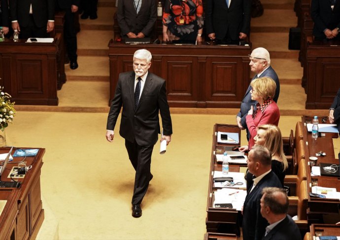 Prezident Petr Pavel na mimořádné schůzi Sněmovny. Foto: Jakub Plíhal, Deník N