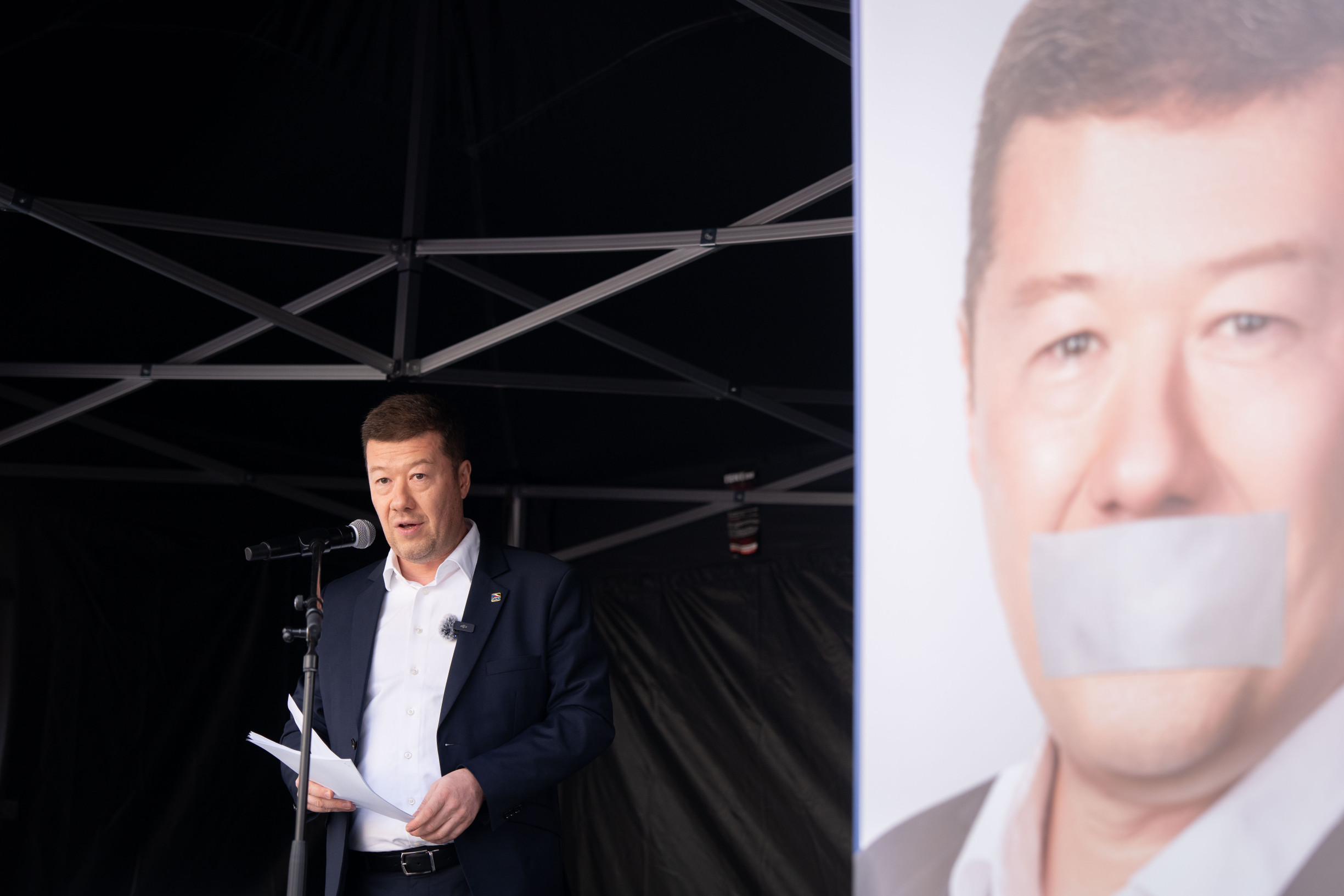 Okamurovo protestní spojenectví posílilo, drtí šance Stačilo! i Motoristů a straší Babiše