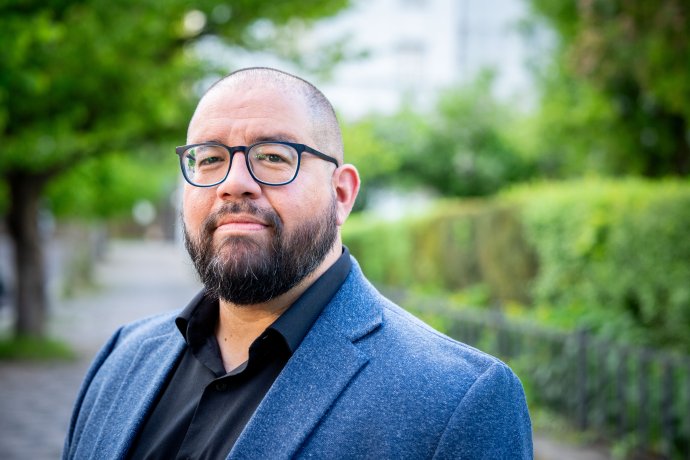 Albert García-Romeu provádí s kolegy několik klinických studií zaměřených na vliv látek z lysohlávek na lidské zdraví. Foto: Gabriel Kuchta, Deník N