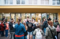 Na víceletých gymnáziích je dlouhodobě větší převis poptávky nad kapacitami než u čtyřletých. Ilustrační foto: Jakub Plíhal, Deník N