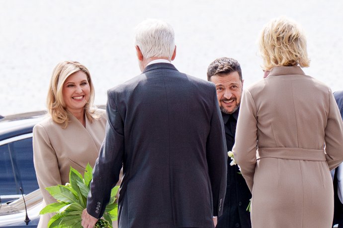 Tentokrát přijeli do Prahy jak prezident Volodymyr Zelenskyj, tak jeho choť Olena. Foto: Jakub Plíhal / Deník N