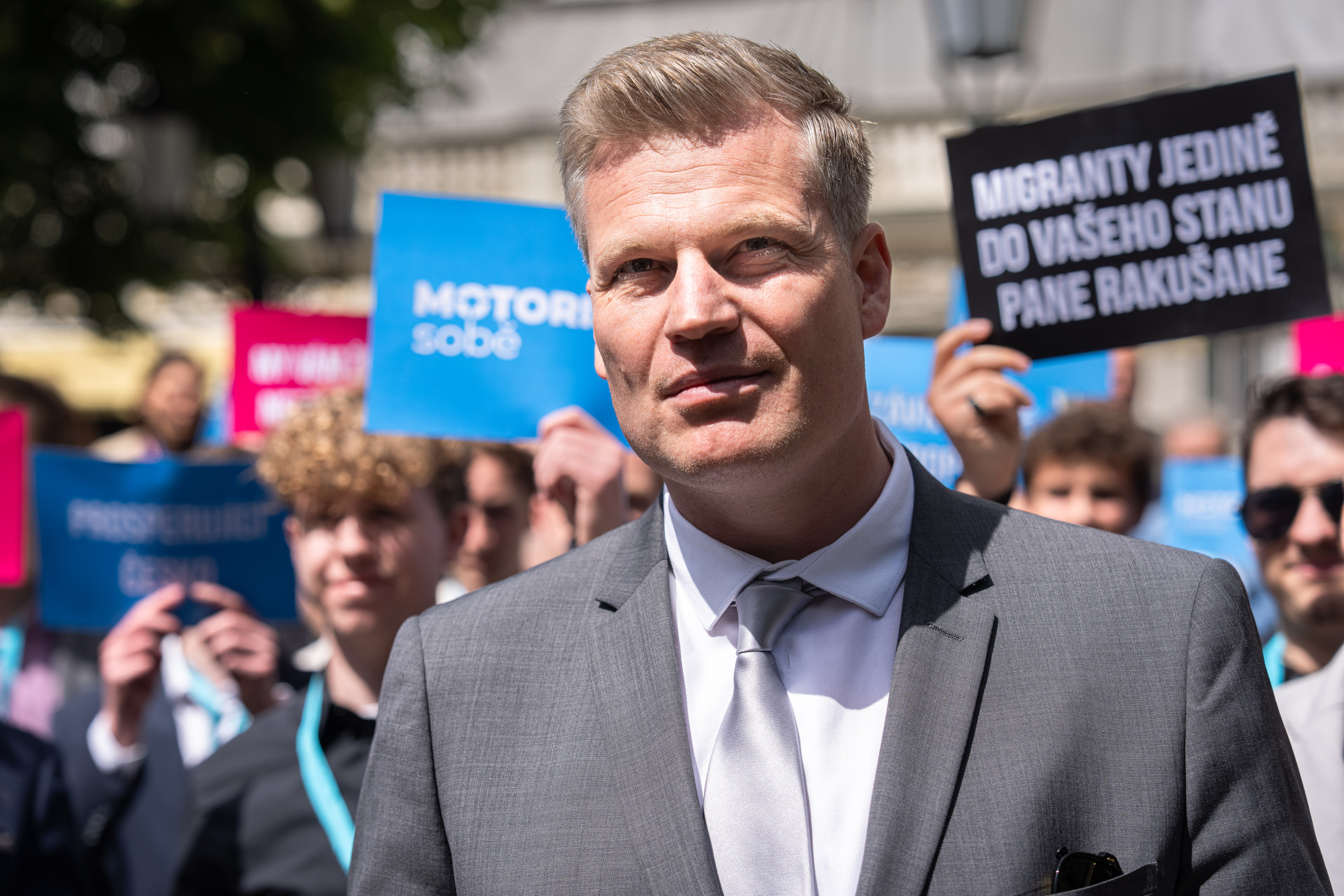 Další kauza Filipa Turka: obvinění z fyzického násilí od bývalé partnerky. Co znamená pro volební šance Motoristů?