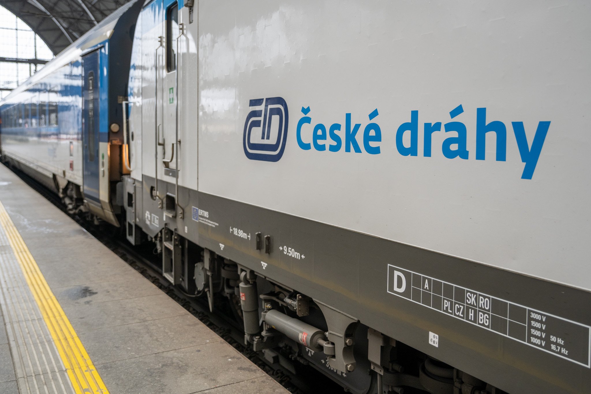 V mužském prostředí si dokáže zjednat respekt. Kdo je nová šéfka Českých drah?