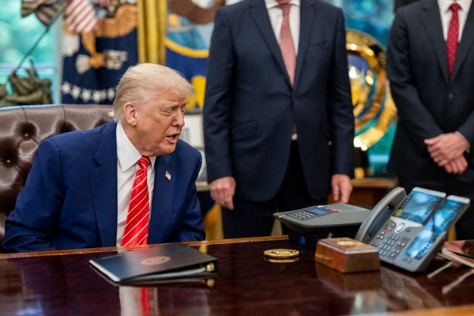 „Tady Trump!“ Foto: Molly Riley, Bílý dům