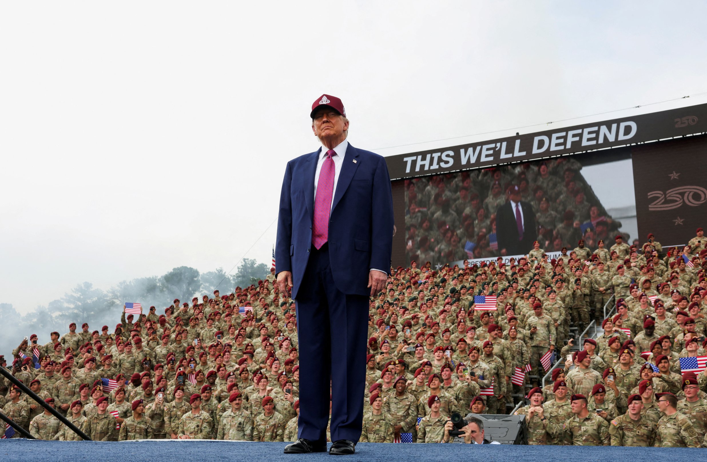 Trumpův svět (142. den): Prezident chce osvobodit Los Angeles, demonstrace se mezitím šíří do dalších měst napříč USA