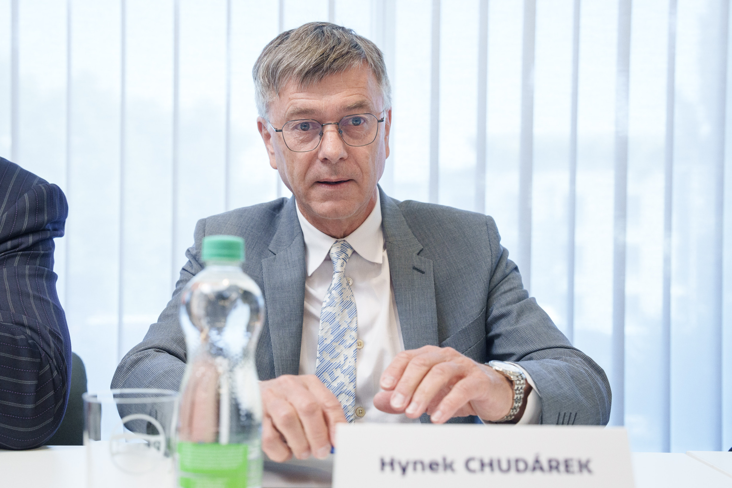 Česká televize kritizuje vládní plány na zrušení poplatků. Koalice nechce říct, jak bude média financovat