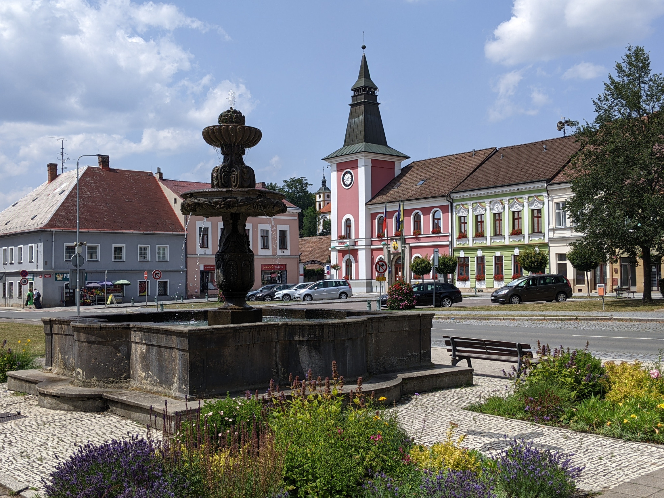 Z muzea betlémů až do Nemocnice na kraji města: tip na výlet pro línější turisty, nejen za vlkodlaky