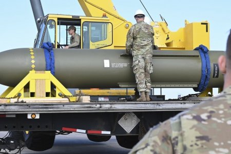 Trumpův svět (151. den): Trump dal Íránu další dva týdny. Pokud neblafuje, váhá s bombou, jež má zničit Fordo
