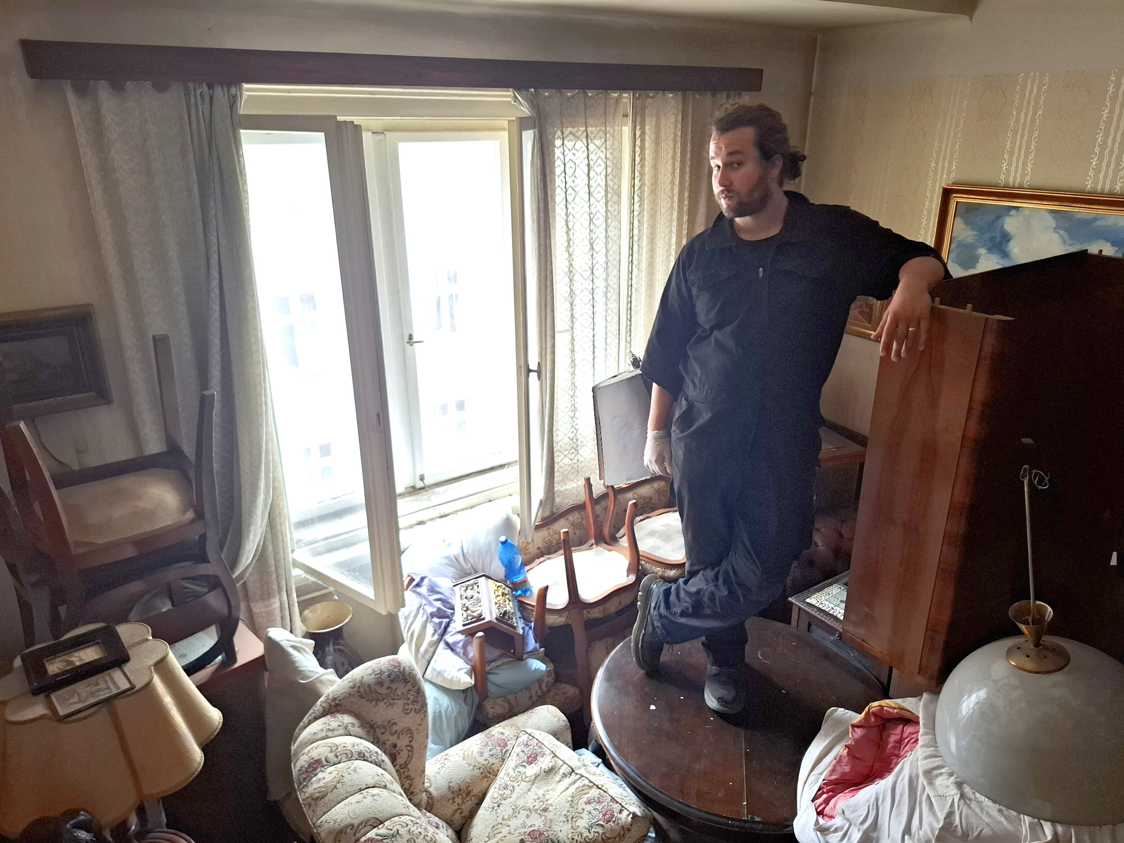 Za hromaděním věcí je často samota a bolest. Pomoc potřebuje nejen byt, ale i majitel