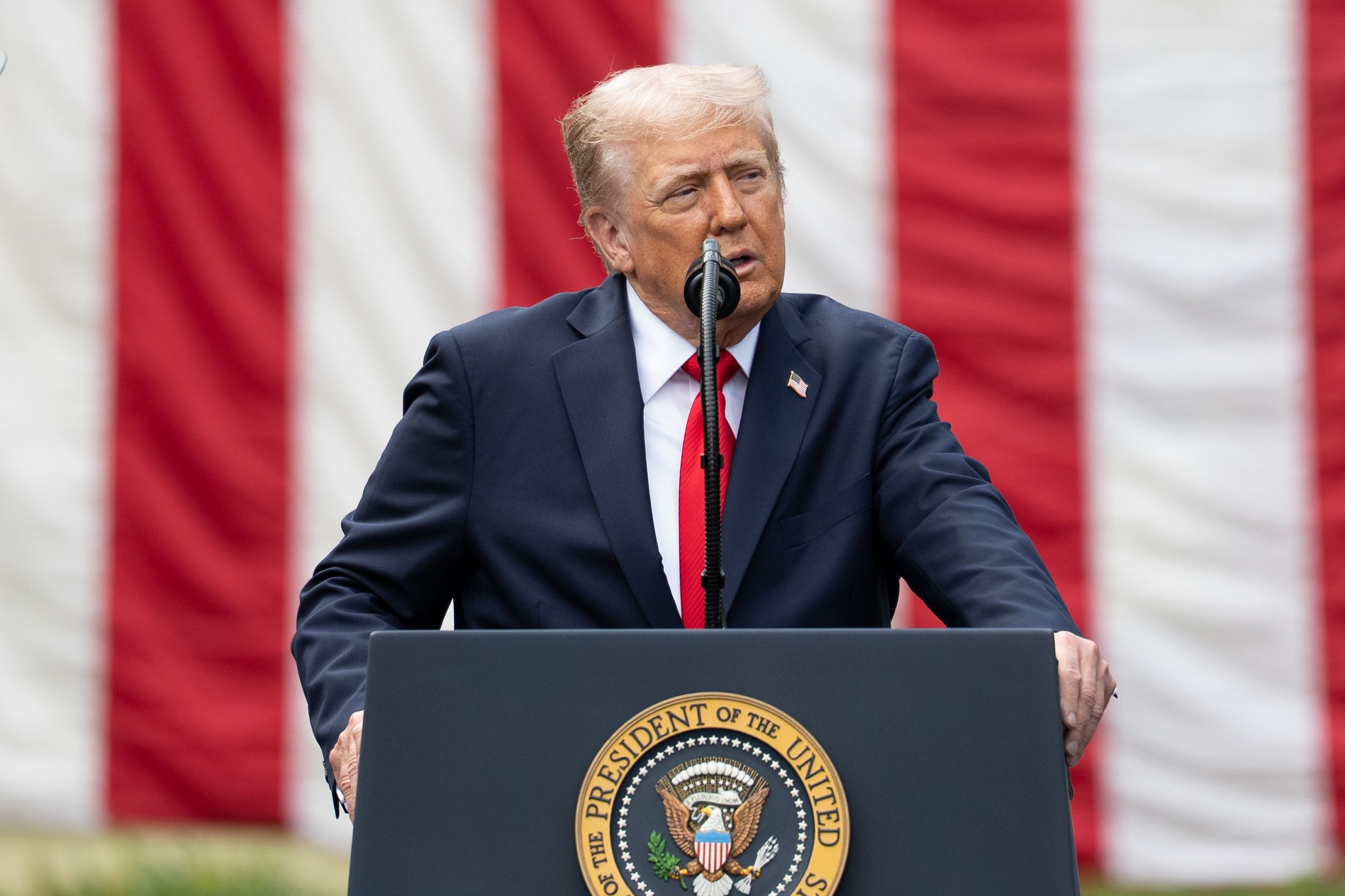 Trumpův svět (313.–315. den): Zatímco Trump mluví o míru pro Ukrajinu, jeho donátoři už chystají poválečný byznys v Rusku