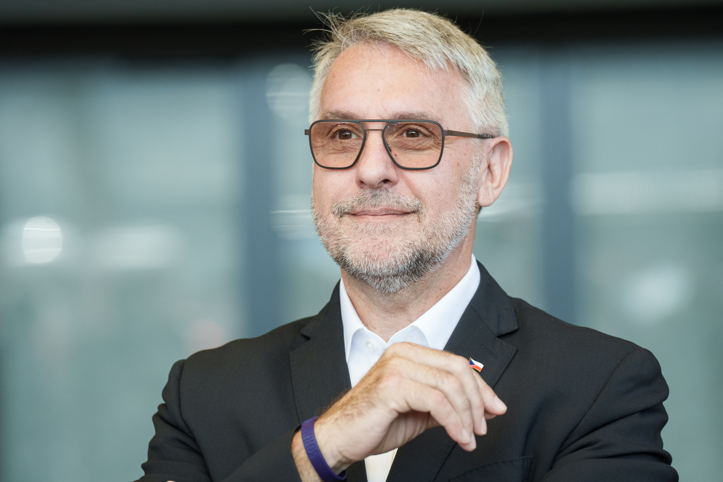 Pointa N: SPD zaváhala, ministerské zlato za sundávání ukrajinských vlajek si odnáší nečekané jméno