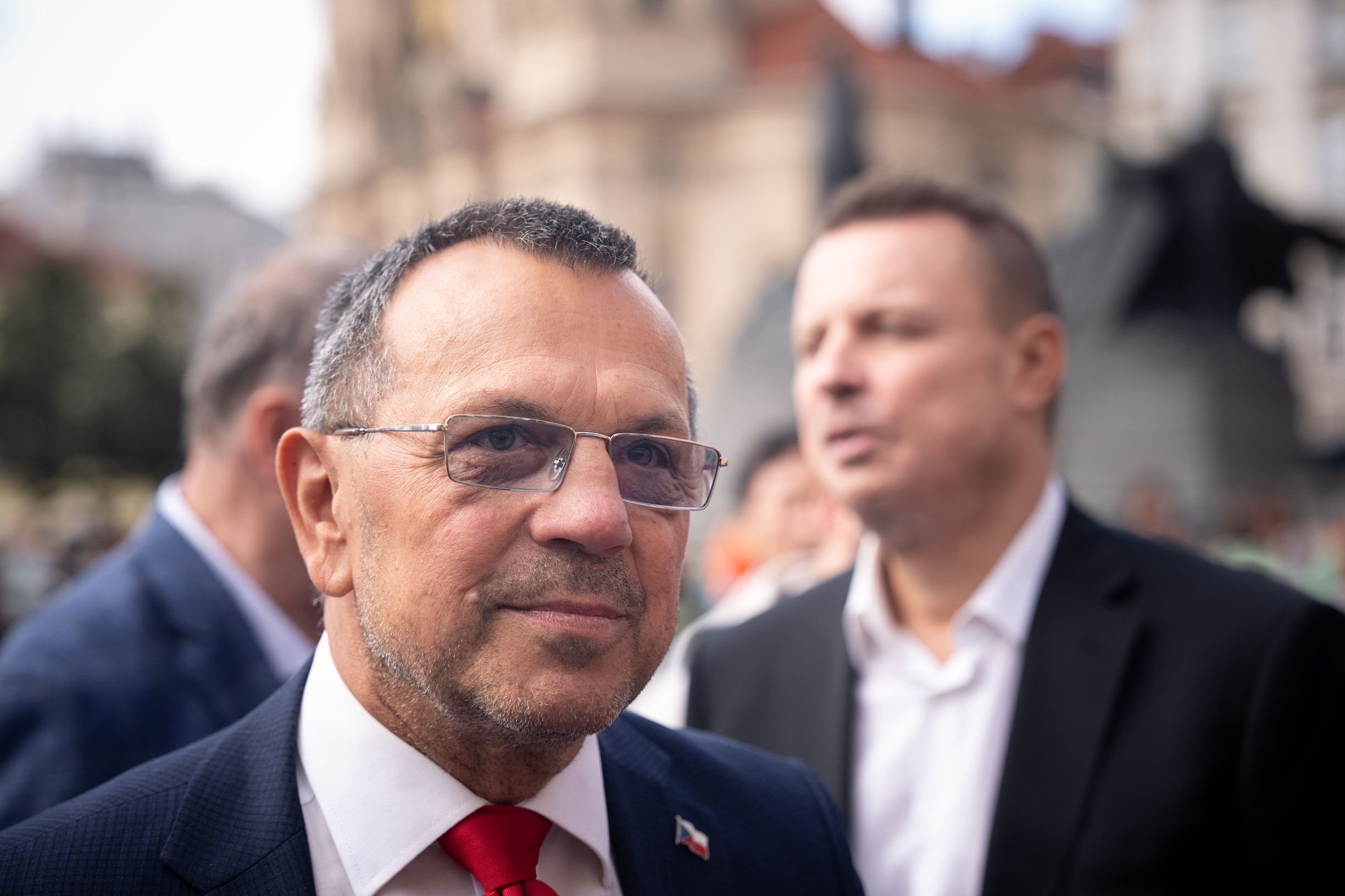 „Zrádci jdou obvykle ke zdi jako první,“ tweetoval Foldyna. Teď přidal výhrůžku napadením