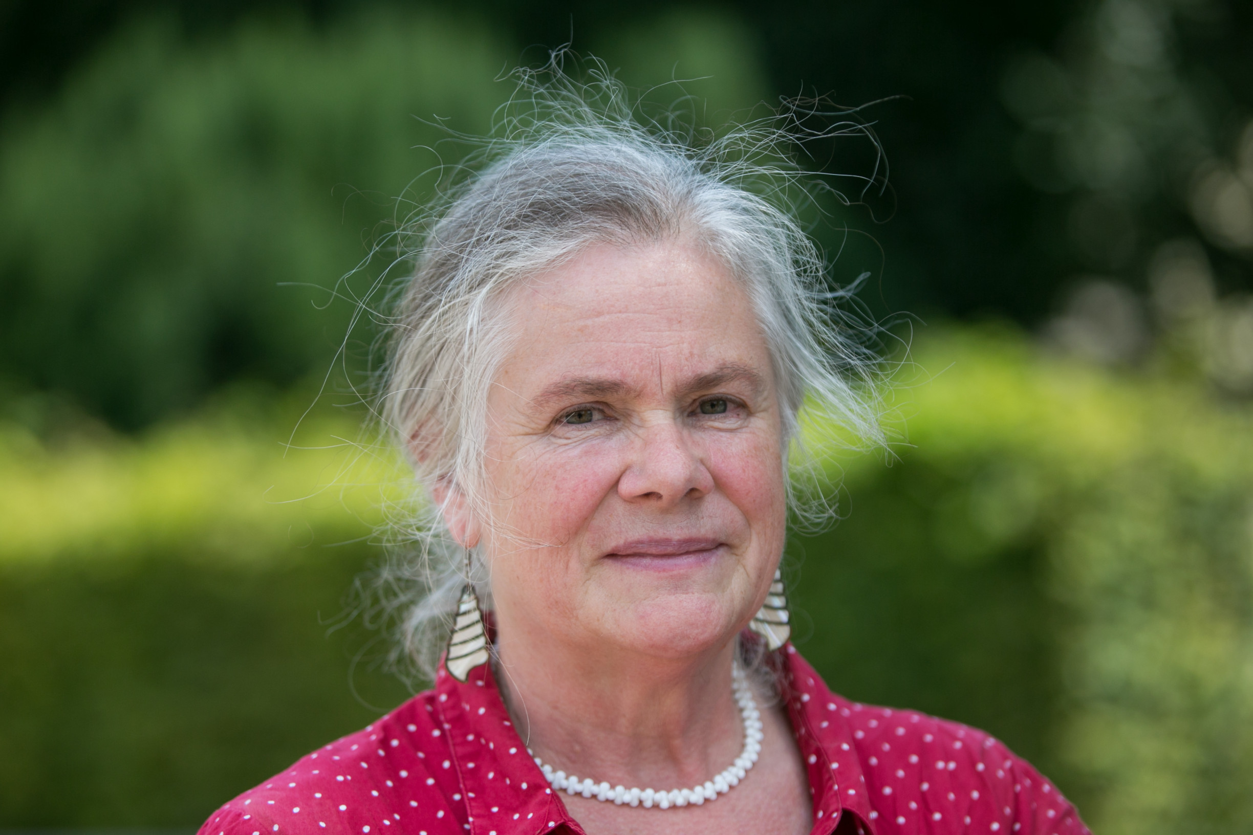 Sliby o vyšších důchodech mě urážejí, politici nakládají se seniory příšerně, říká zakladatelka spolku Klimababičky