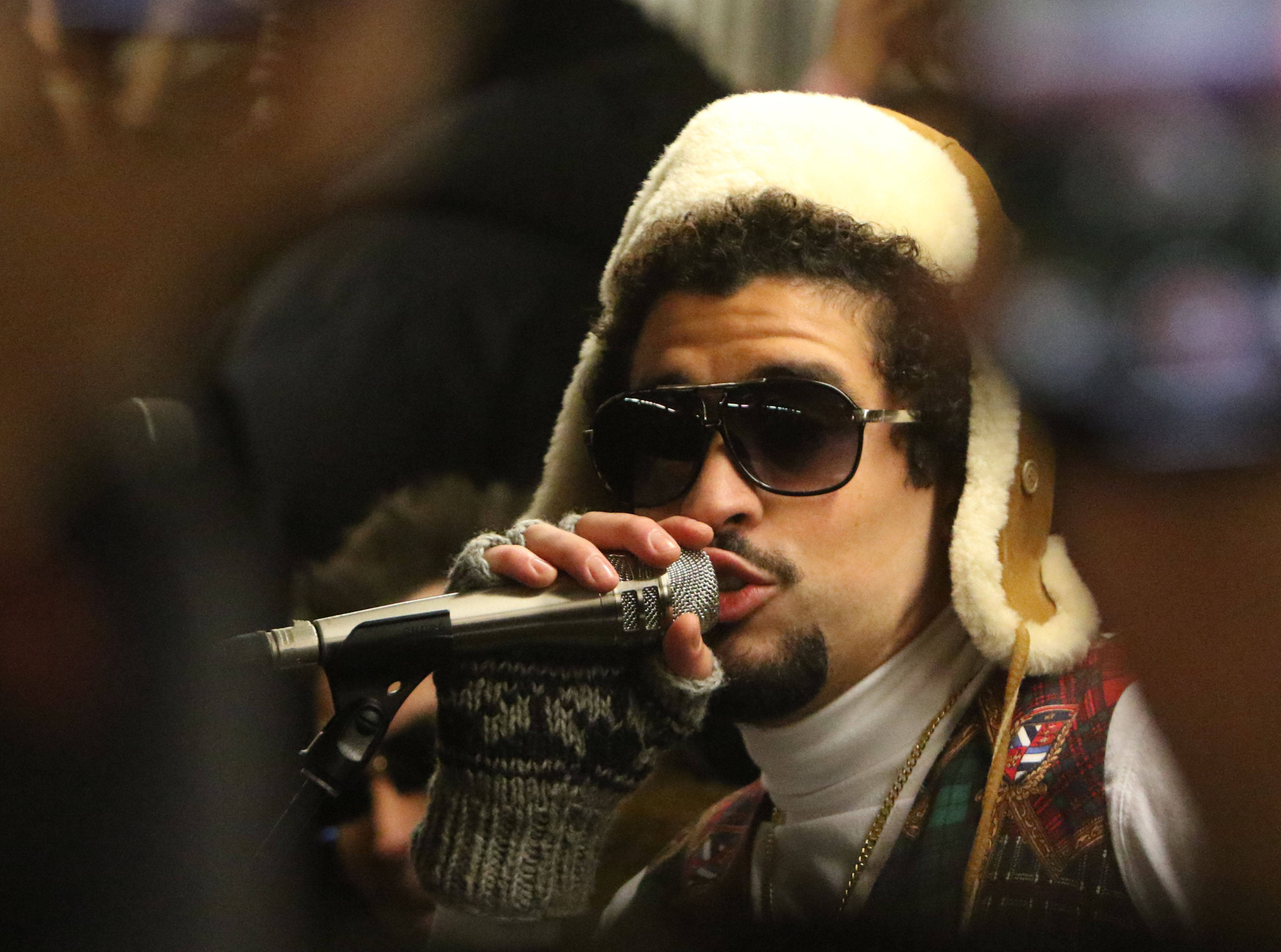 25 hodin hudby z Česka i ze světa v playlistu Deníku N: Rozlučte se s rokem 2025