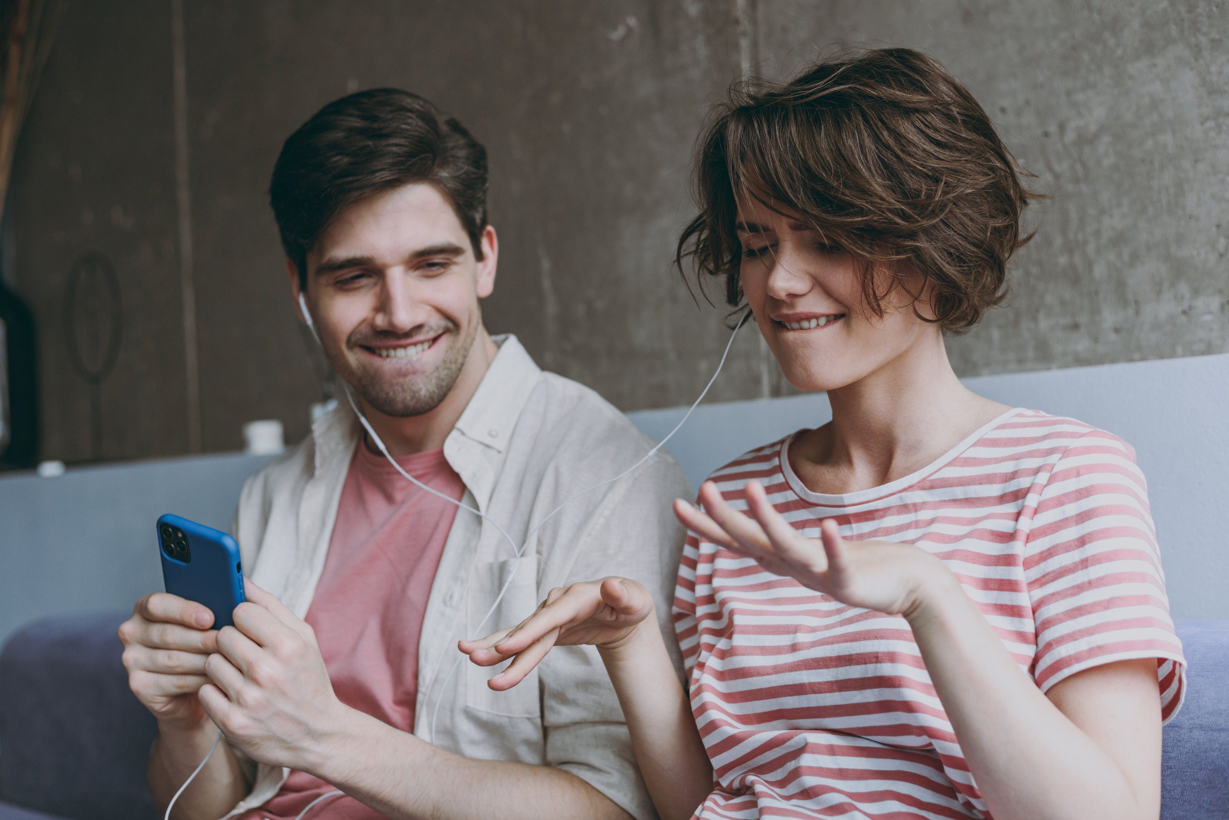 „Muži spolu neřeší, co jim nejde v posteli. Kamarádkám se ale svěřit dokážeme.“ Přátelství bez výhod existuje a boří genderové stereotypy