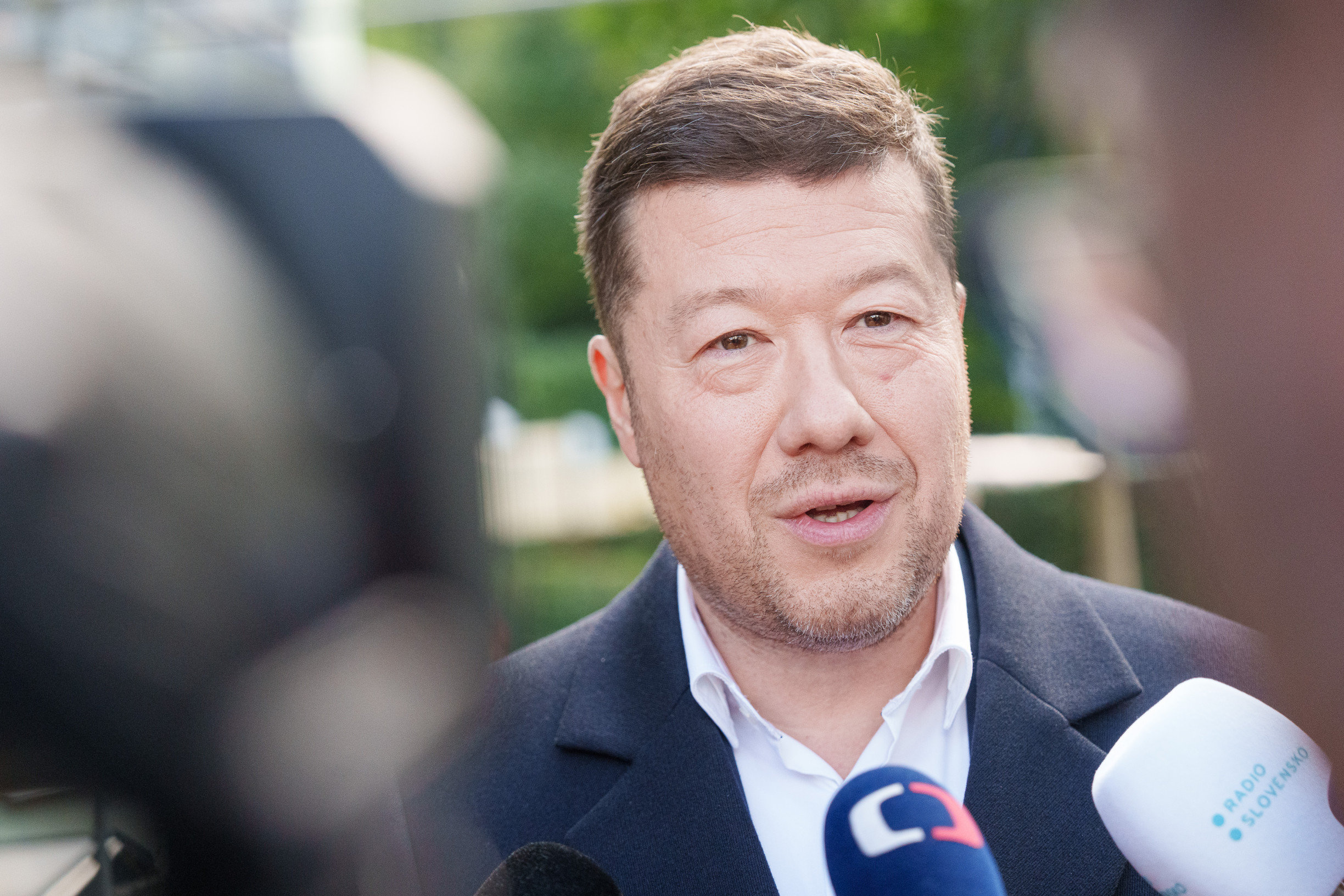 Okamura nabízí sliby, jež neslibují, a varování, která nevarují