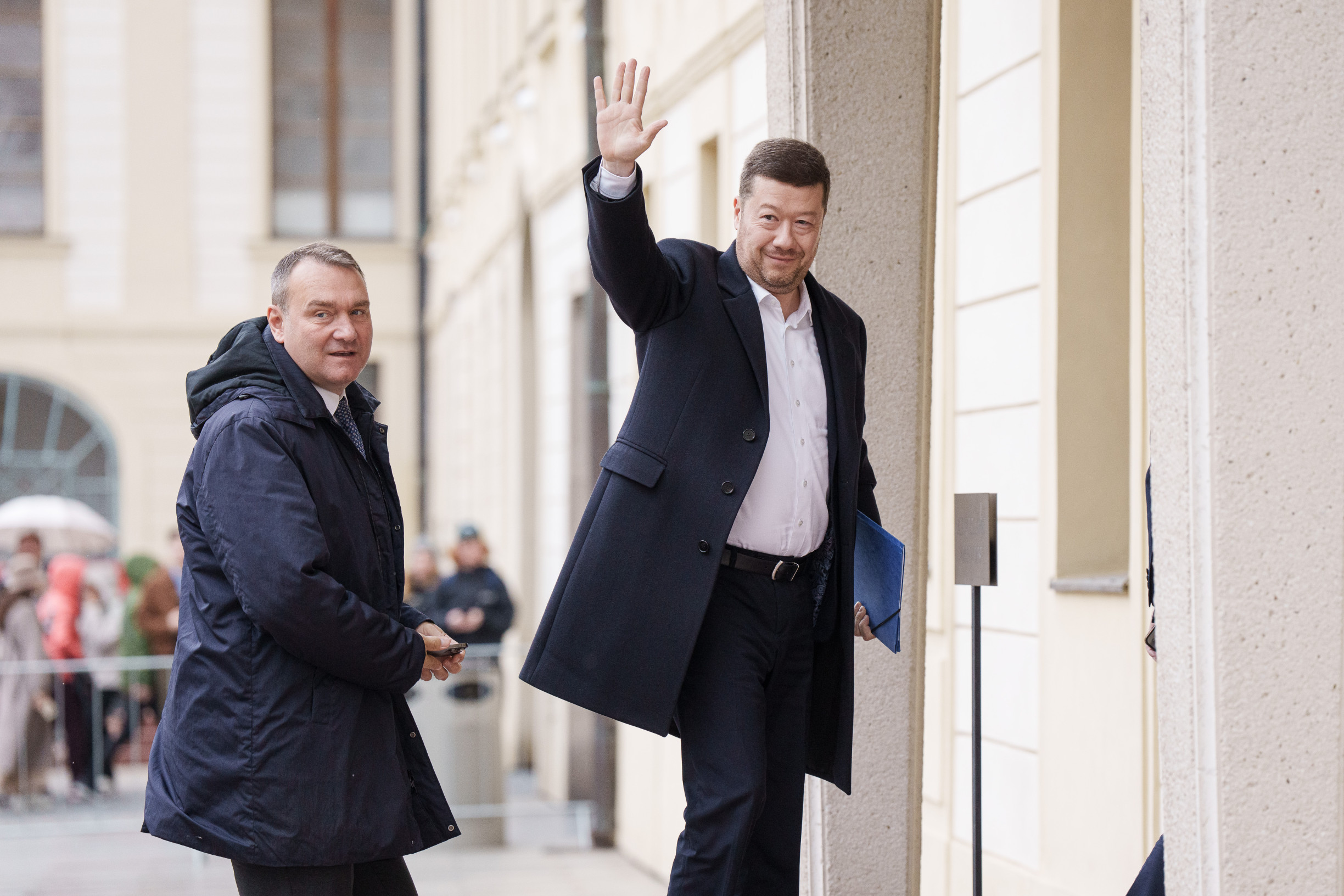 Pointa N: Okamurovci si mohou Babiše ještě chvíli škodolibě vychutnávat. A zkoušet, kam až jim dovolí zajít