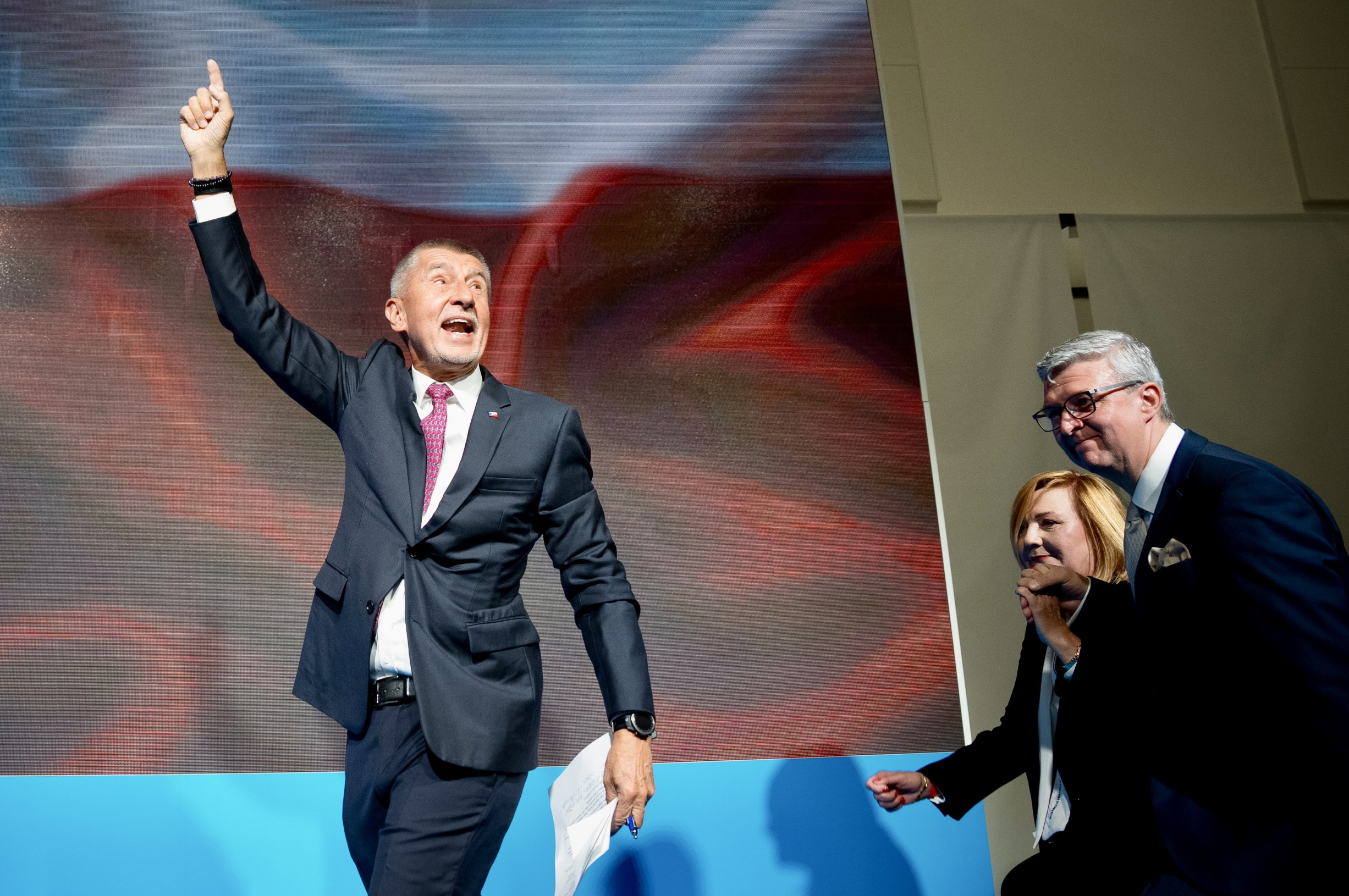 Vrtěti psem: Za kulisy jednání o nové koalici. Jak Babiš skládá v Průhonicích svou novou vládu