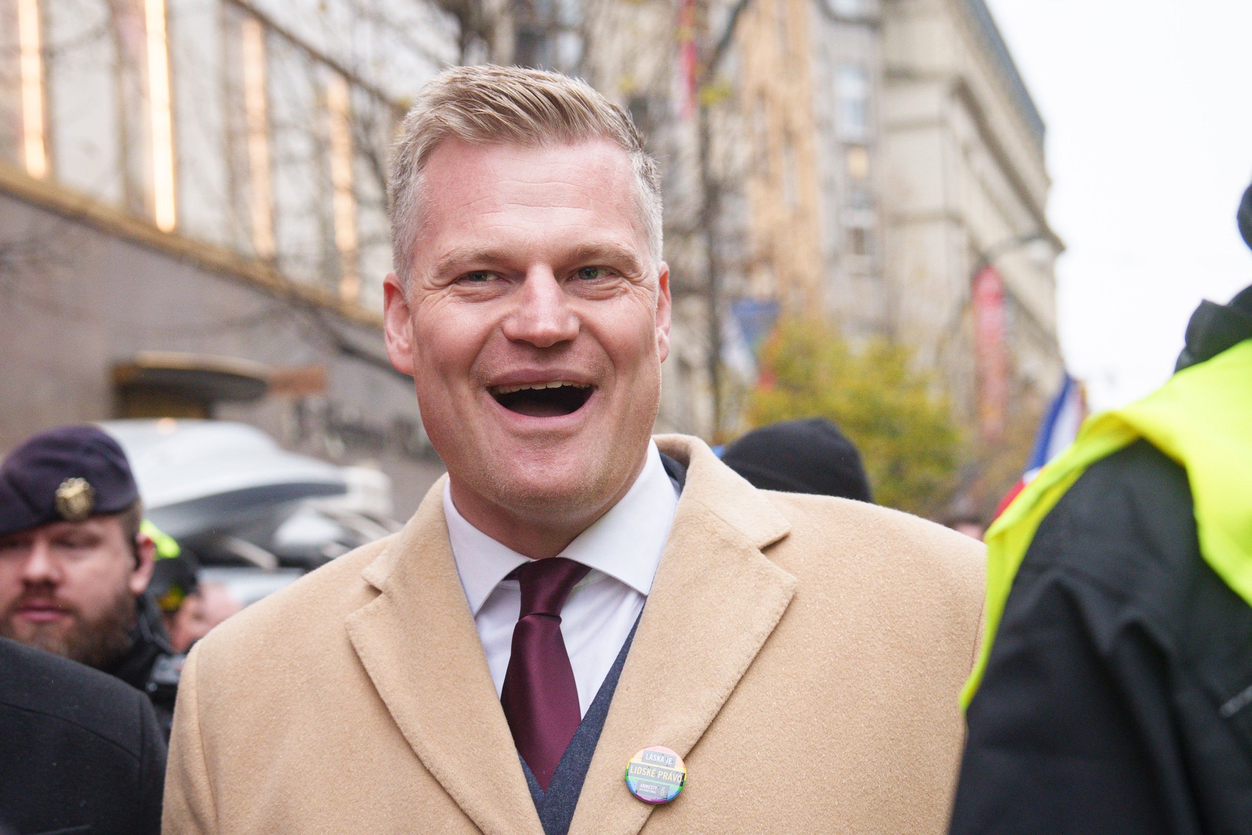 Vrtěti psem: Prezident stále chybí, návrat do kampaně hlásí Turek s lízátkem