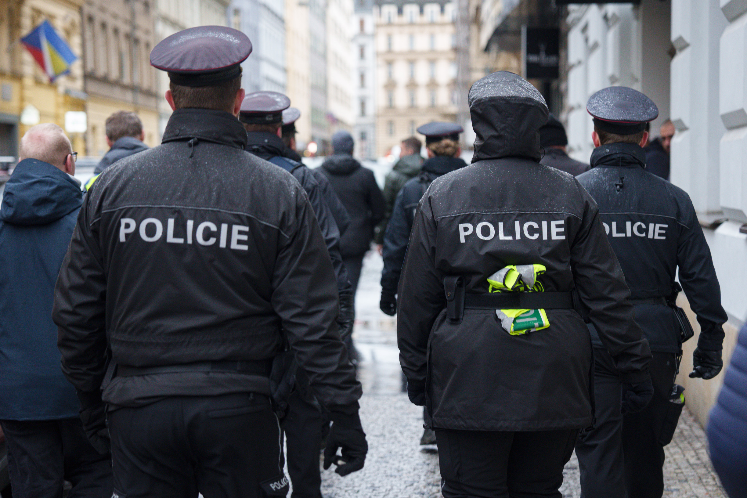 Policie nově půjde po tvůrcích pornografických deepfaků a dalších podvodných videí