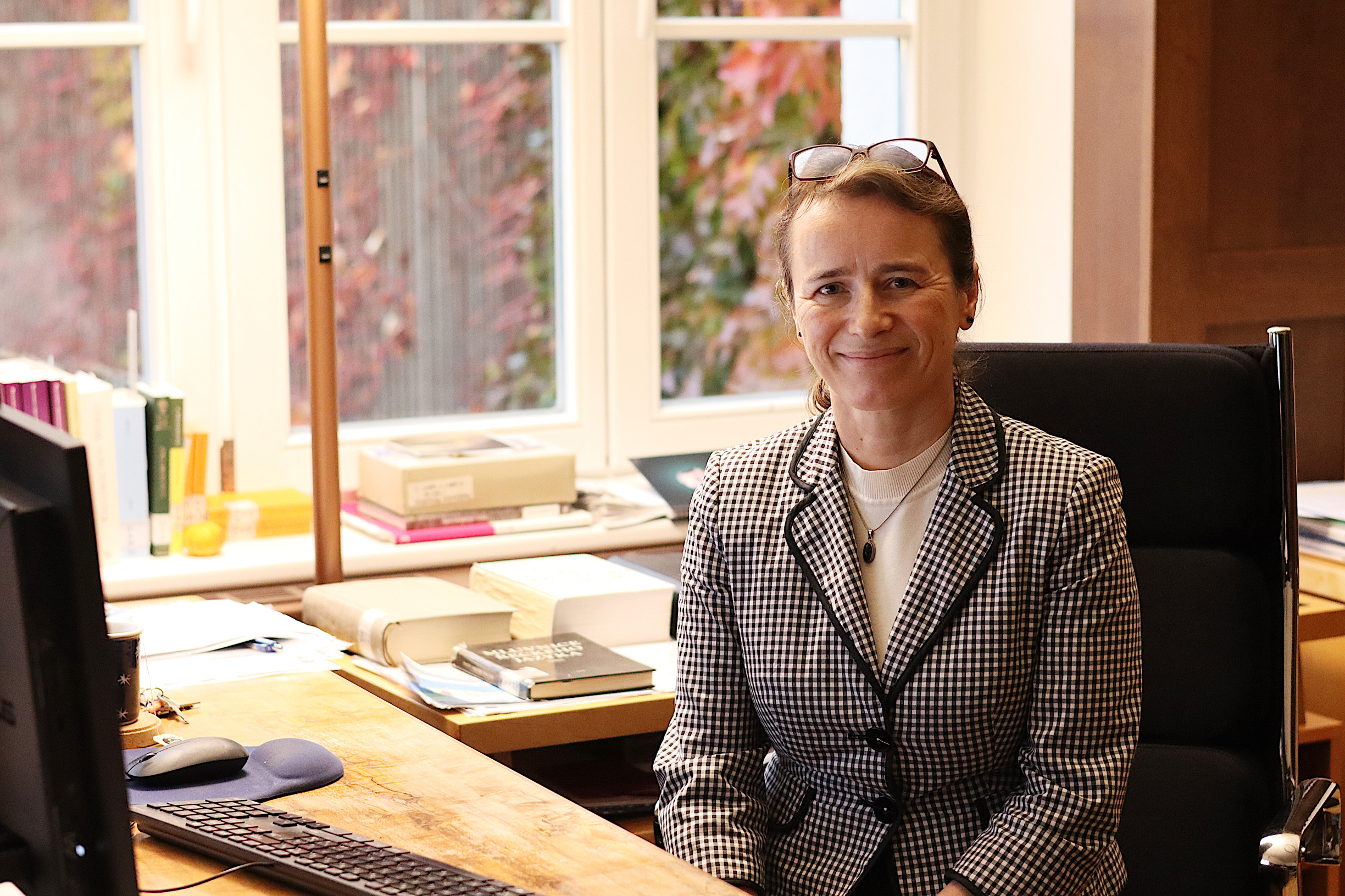 Neděláme hon na čarodějnice. Mohlo být ohroženo šetření, hájí děkanka suspendaci známého profesora