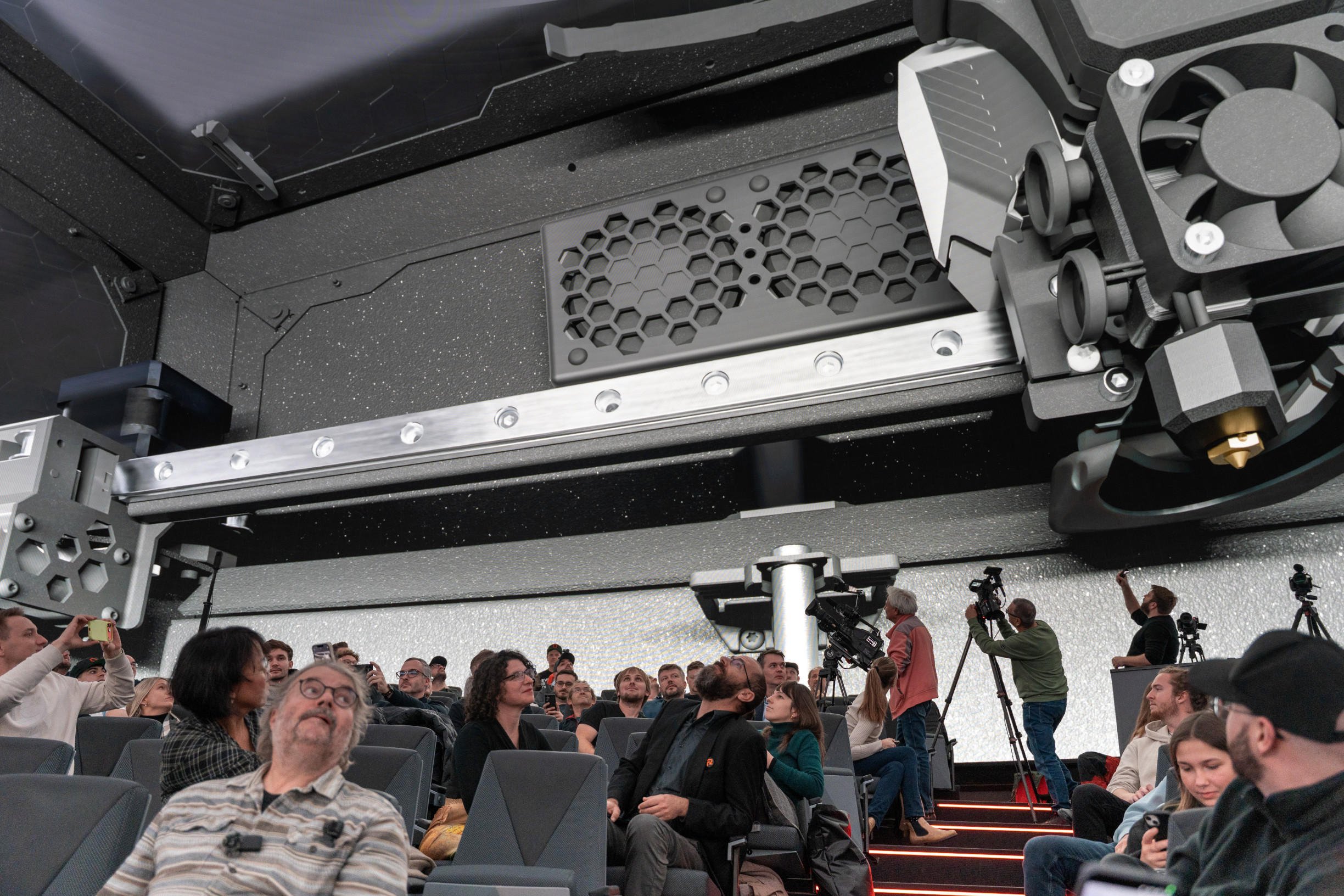 Z hlubin vesmíru do útrob tiskárny. Český 3D gigant v planetáriu představil nový printer i silikonovou budoucnost