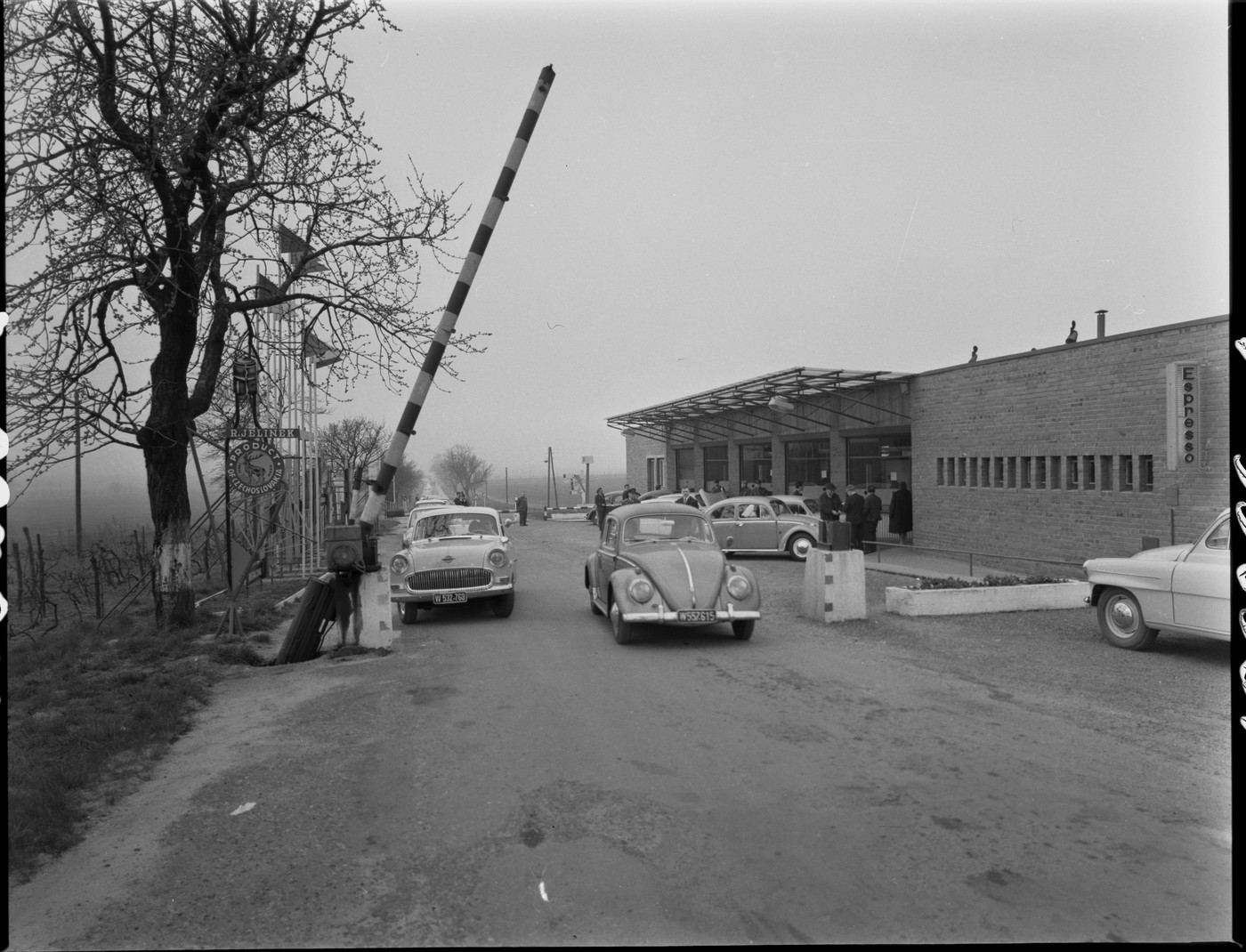 „Stejně žádná Vídeň není“ a mnoho generací se nemohlo přesvědčit o opaku. Na Západ se kdysi jezdilo roky, dnes stačí plastová kartička