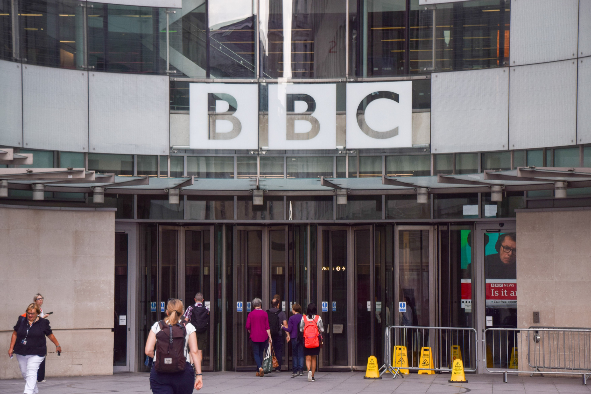 Kauza BBC versus Trump napovídá, čím jediným mohou média veřejné služby obstát v éře populismu