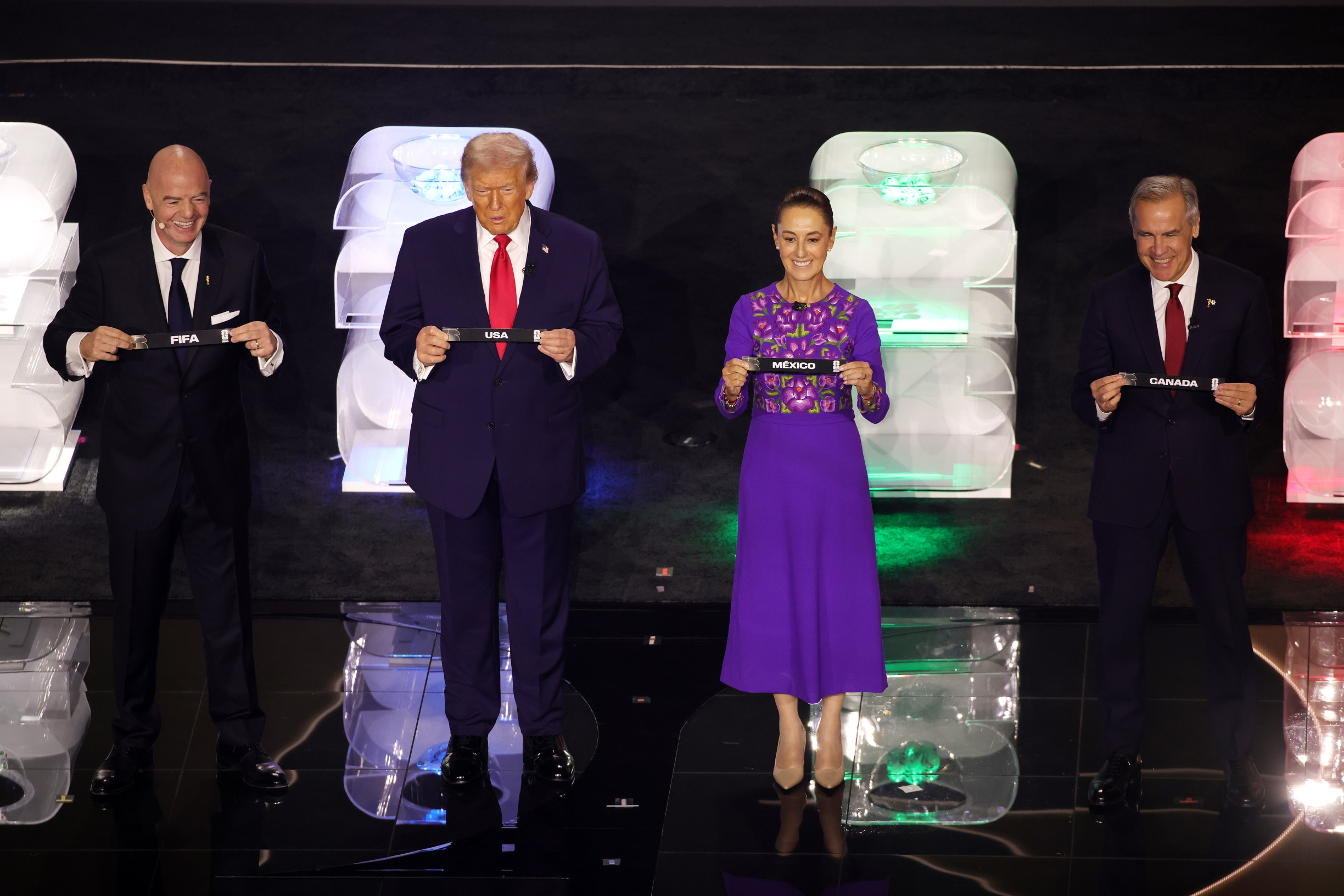 Sledovali jsme kuriózní los MS ve fotbale: Trump převzal cenu a Češi byli přiřazeni k Mexiku