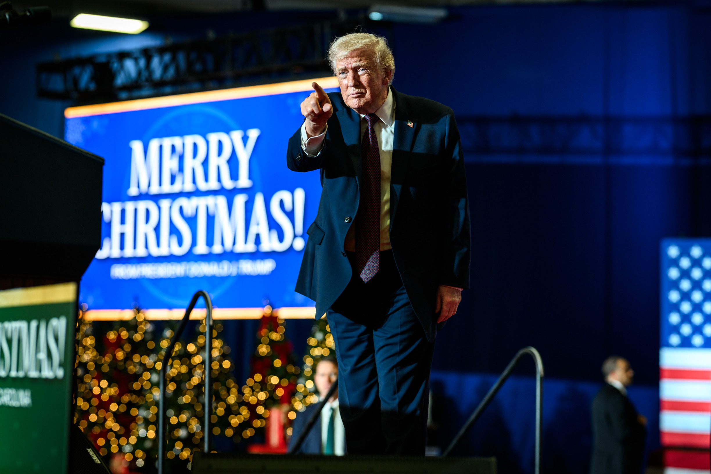 Trumpův svět (336. den): Boj o začerněné Epsteinovy složky. Můžete si je odčernit, ukázal podcaster