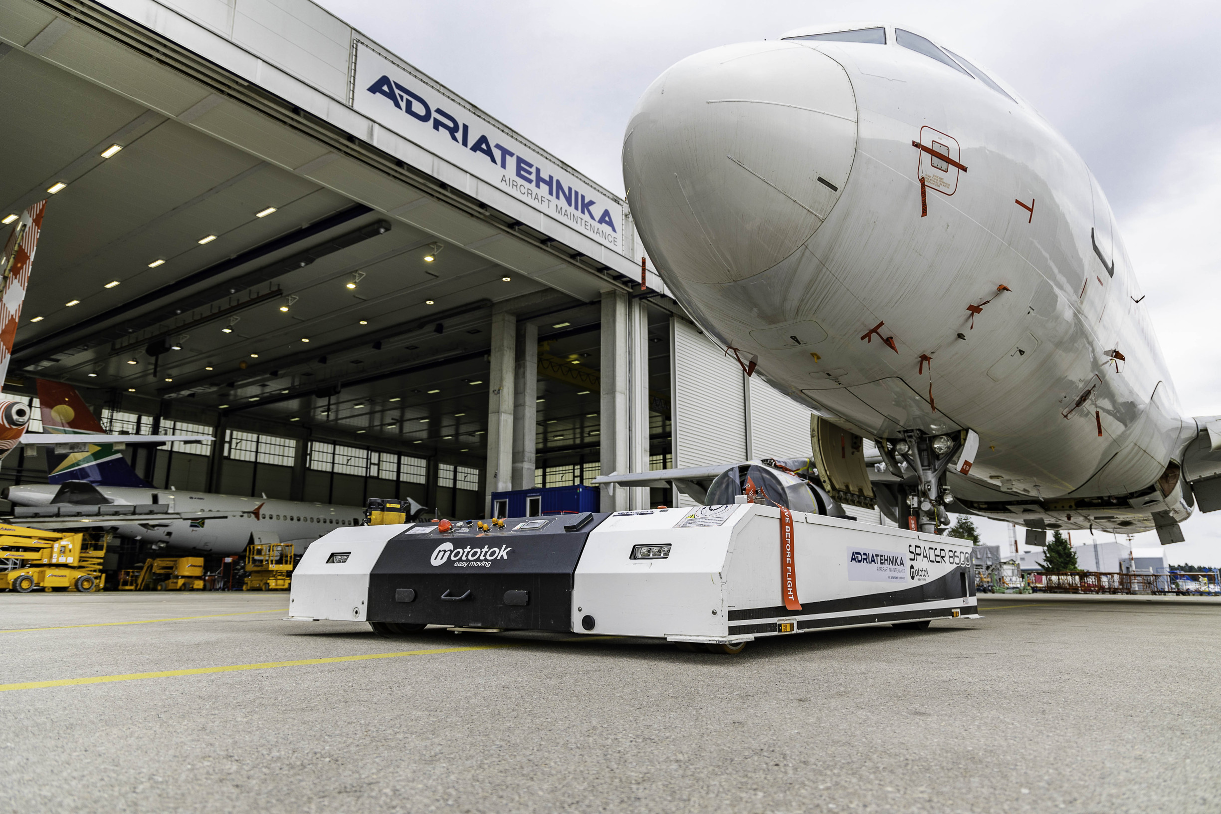 Babišův fond prodává slovinského opravce letadel. Zbavuje se i své další investice