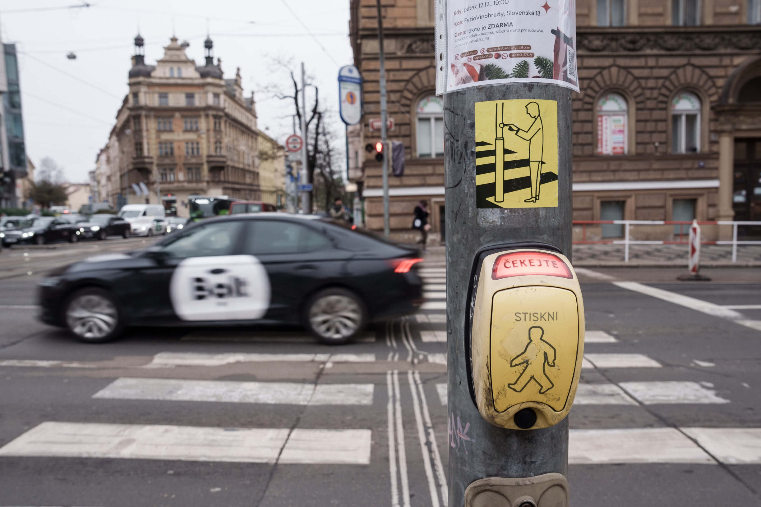 Praha musí přehodnotit svou lásku k autům, pokud nechce ovzduší plné zplodin. Šance ukáže boj o taxíky