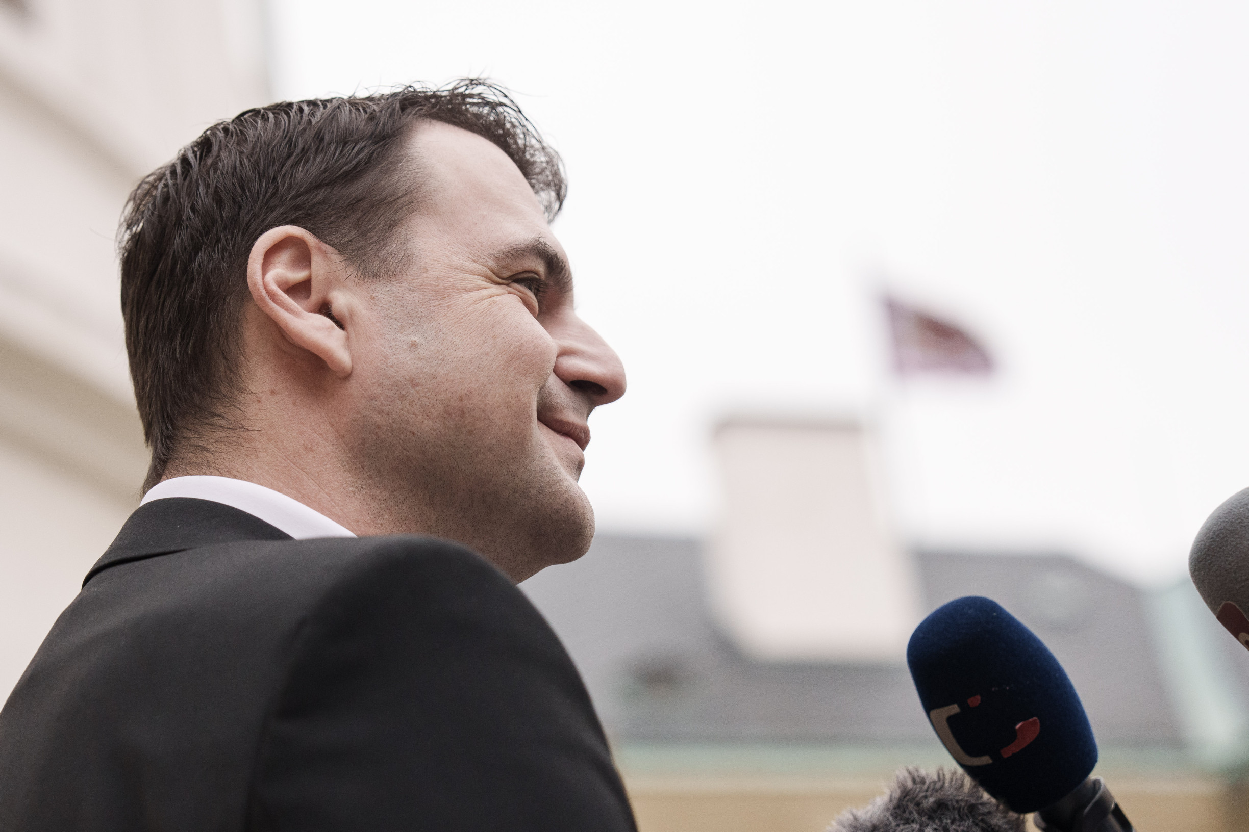 Vrtěti psem: Babišova sestava začíná zostra, Motoristé trollí Česko i z vládních lavic