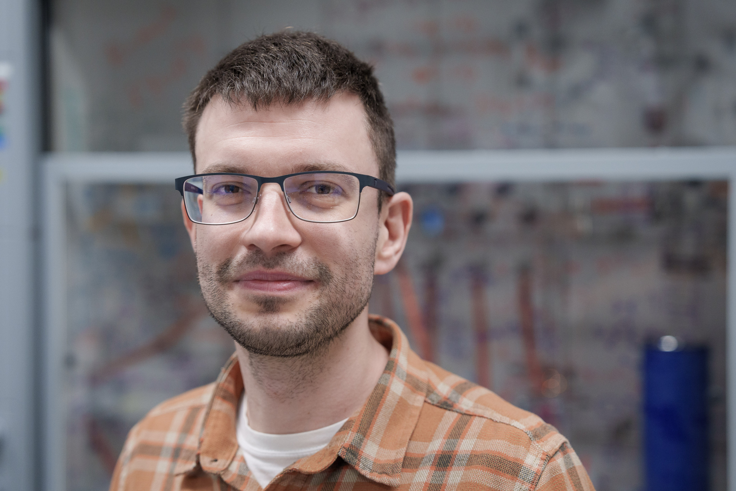 Nový typ kvantových počítačů by fungoval i v obýváku. Autorem odvážného nápadu je český vědec