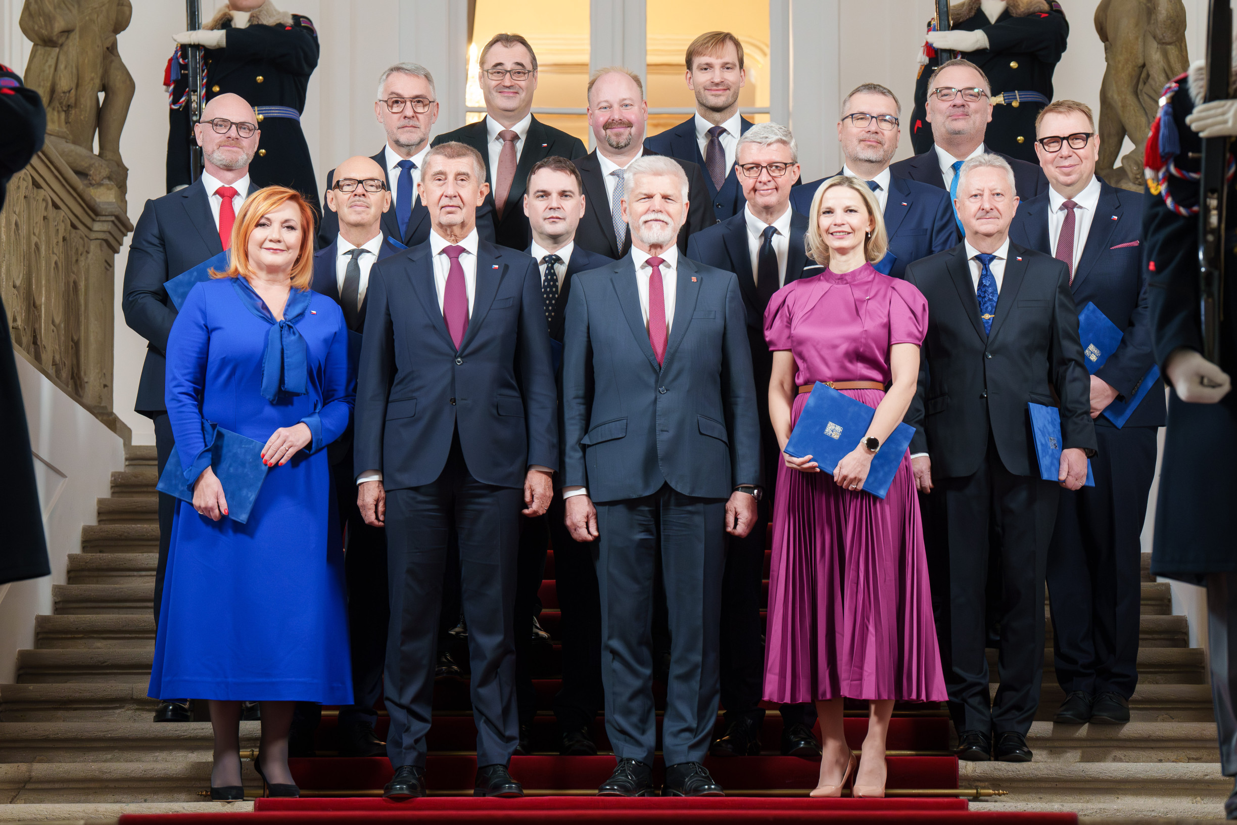 Rozsáhlé škrty na ministerstvech: Macinka sesadil většinu šéfdiplomatů, změny chystají i další úřady